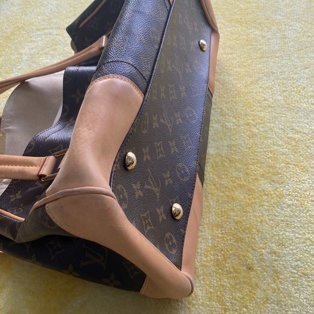 Louis Vuitton. Beverly Handbag GM - Picture 12 of 16